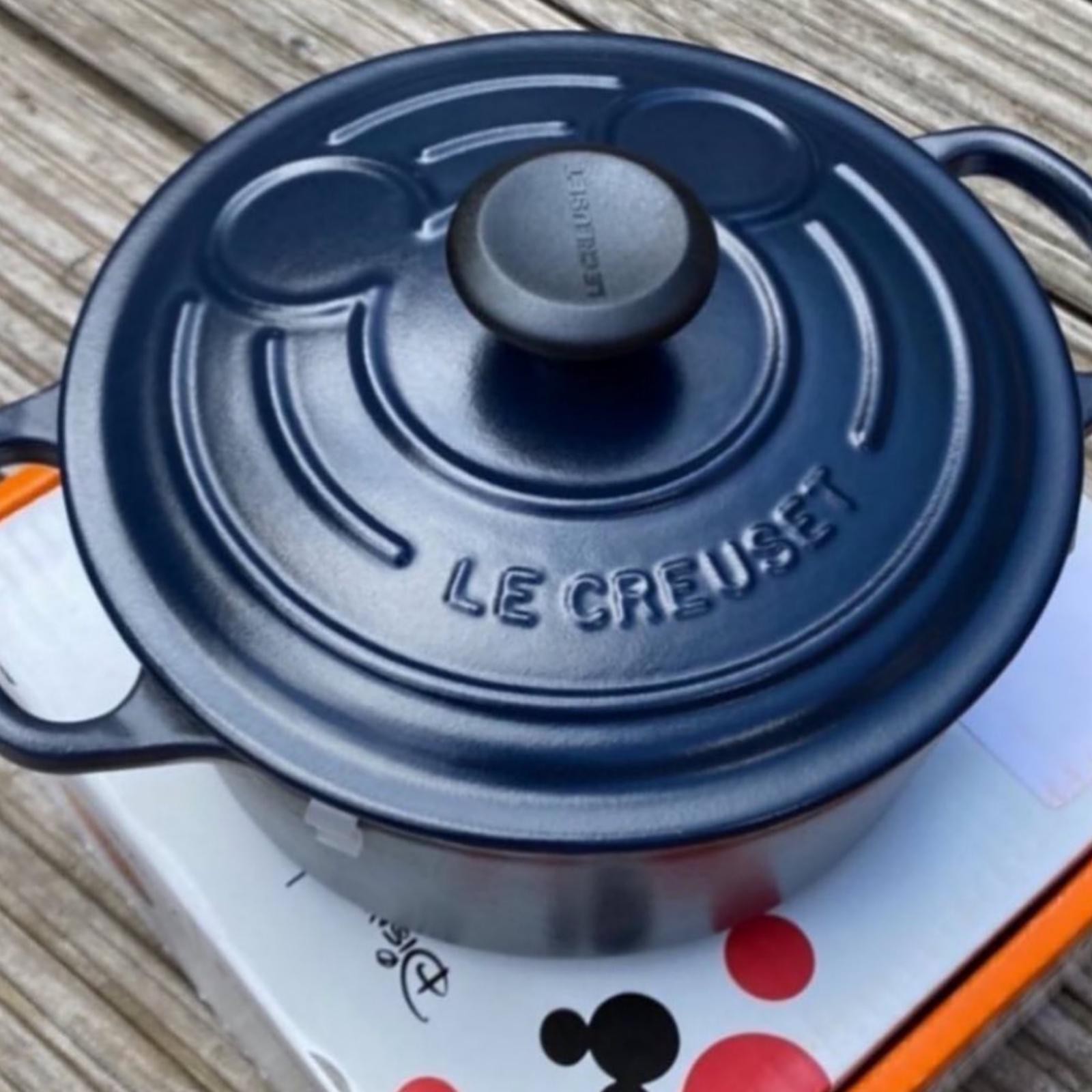 Le Creuset Signature MIckey Round Casserole - NAVY - 18cm