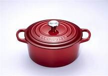 Le Creuset Signature Round Casserole - BURGUNDY - 22cm