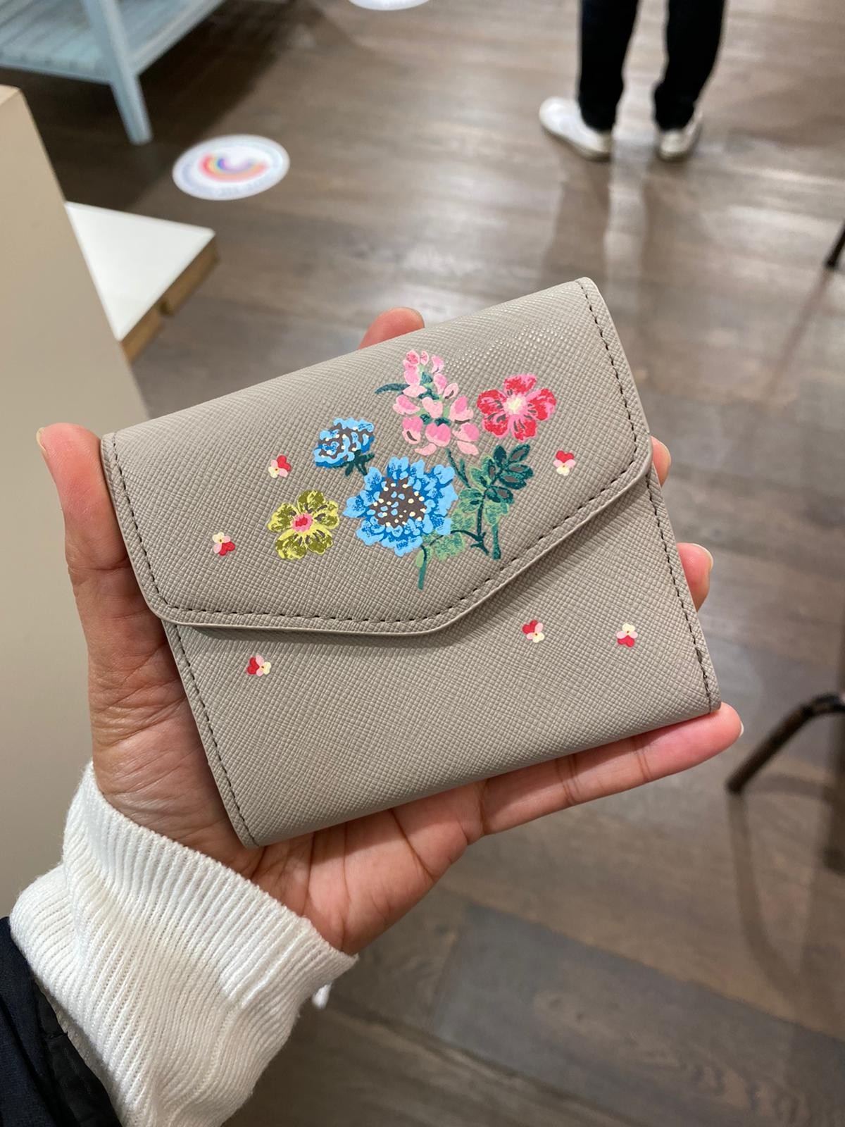 Cath Kidston Bee and Heart Folded Zip Wallet Purse in Camel, Camel, One  Size, Classic : Amazon.com.au: Clothing, Shoes & Accessories