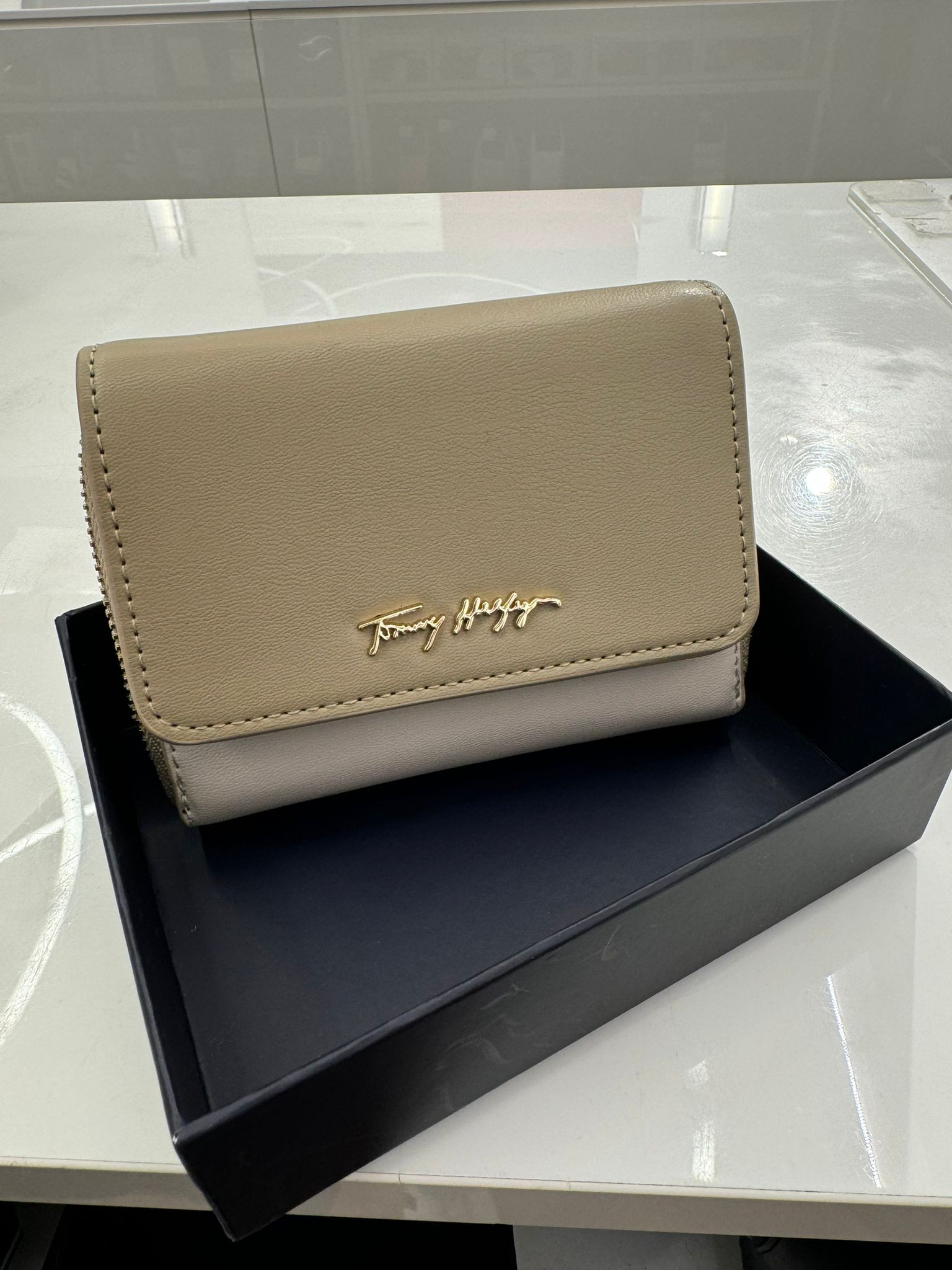 Tommy Hilfiger Purse - Beige - 13 x 10 x 2.5 cm