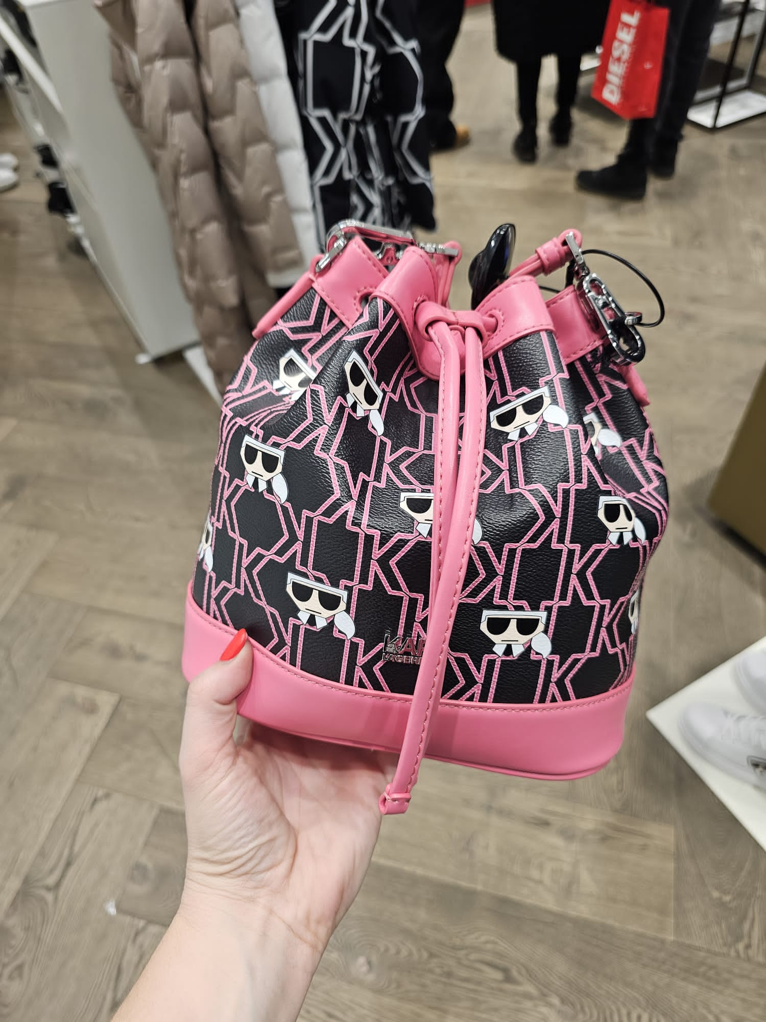 Karl Lagerfeld K/Mon Kocktail Bucket Bag - Pink Multi - 23WW3089 / 22 X 23 X 14 CM