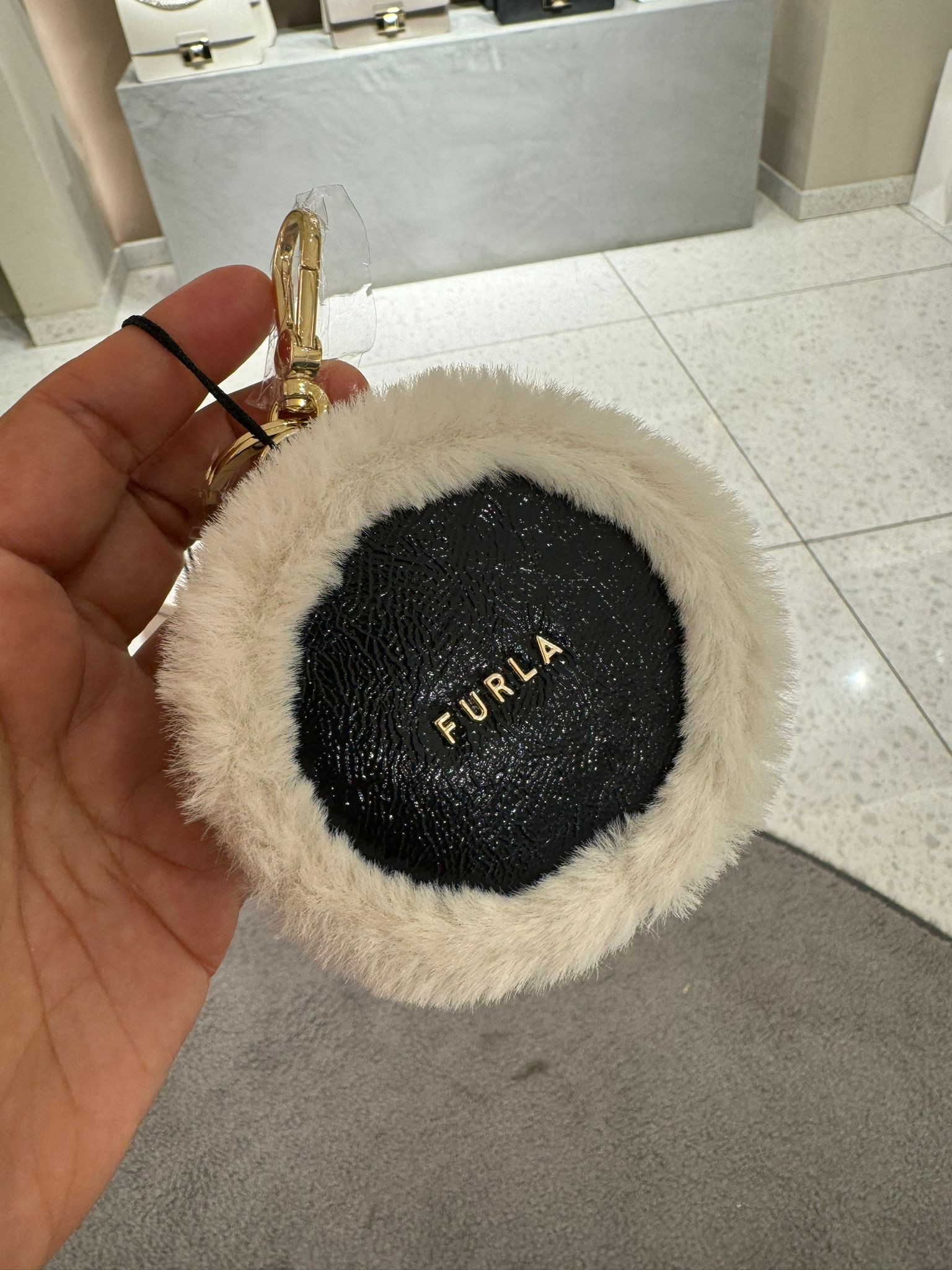 Furla Key Ring/Coin Purse - Nero / Black - WR00341 / 8 x 4 cm