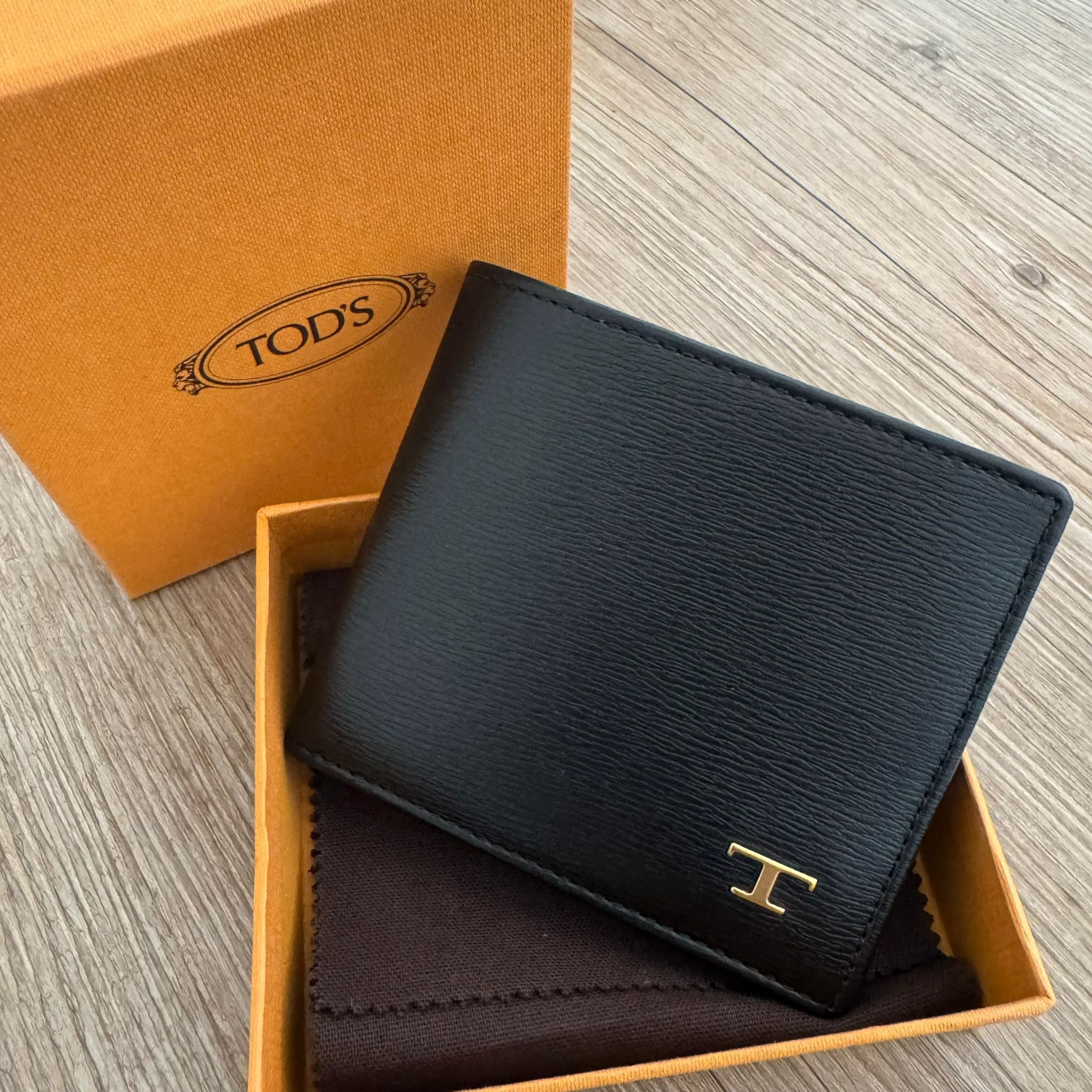 Tod's Men Wallet - Black - XAMTSIC0300VIBB999