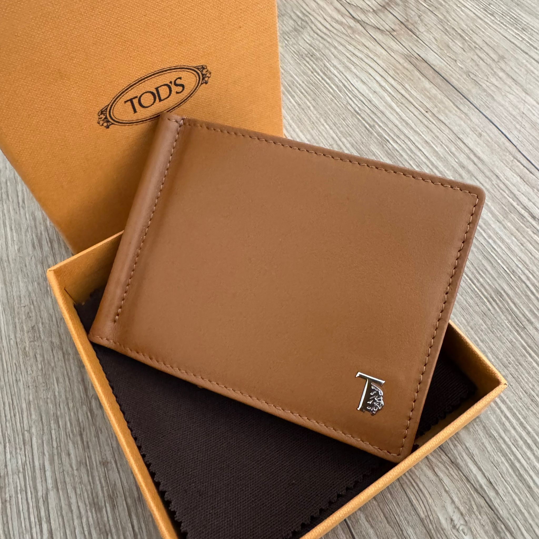 Tod's Card Holder Wallet with Money Clip - Brown - XAMLEOC23Z0QNTS410 / 11 X 8.5 CM