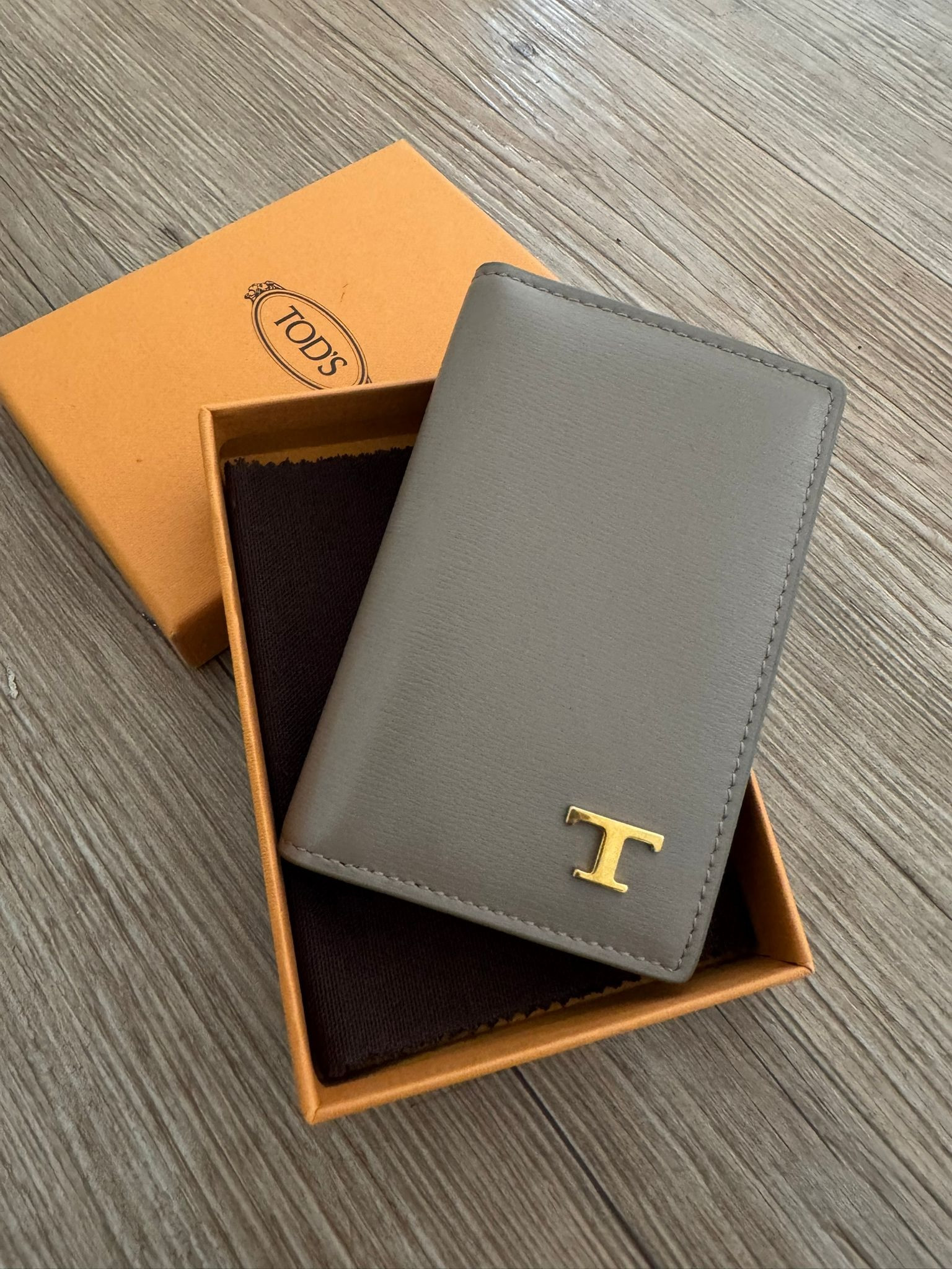 Tod's Fold Card Holder - Grey - XAMTSYFA200RLOV618