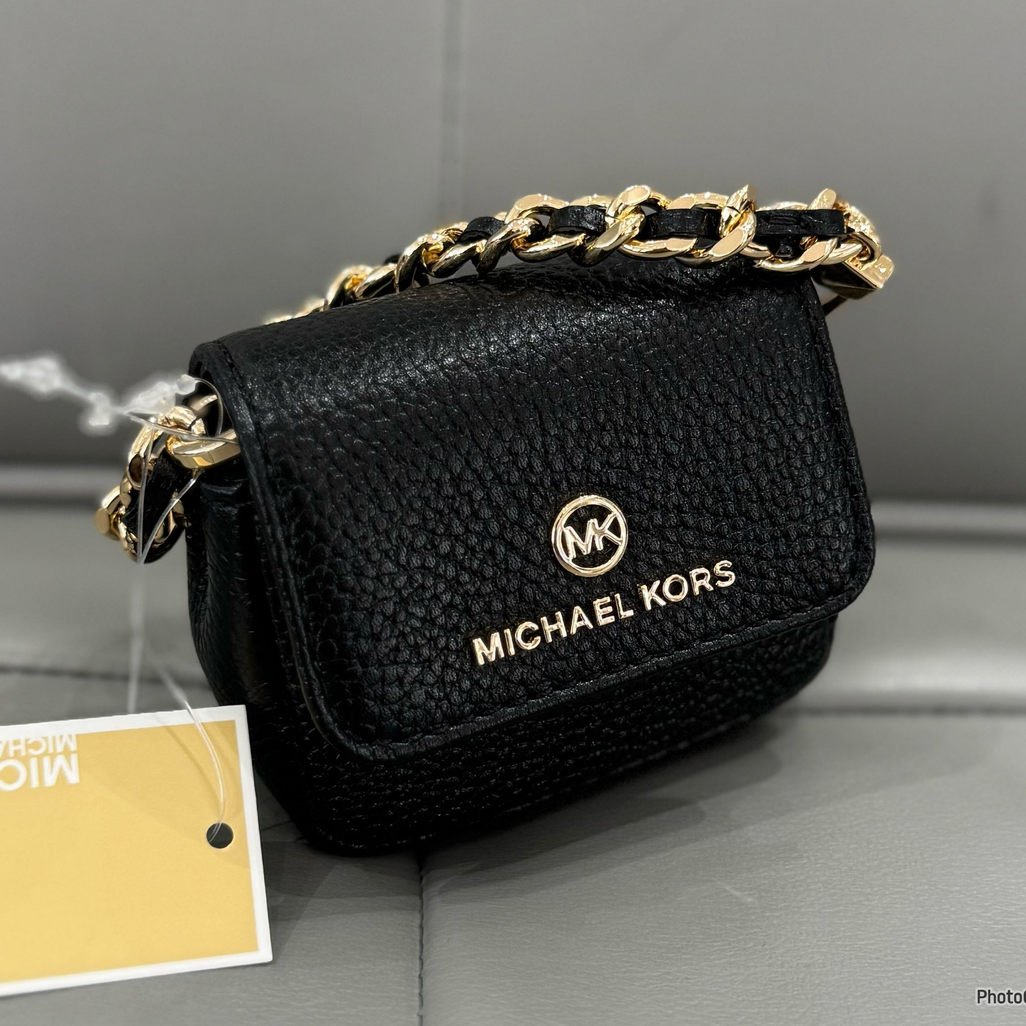 Michael Kors Keyring/ Air Pod Case/Coins Purse - Black - 34F2GT9N5L / 8 X 7 X 3 CM