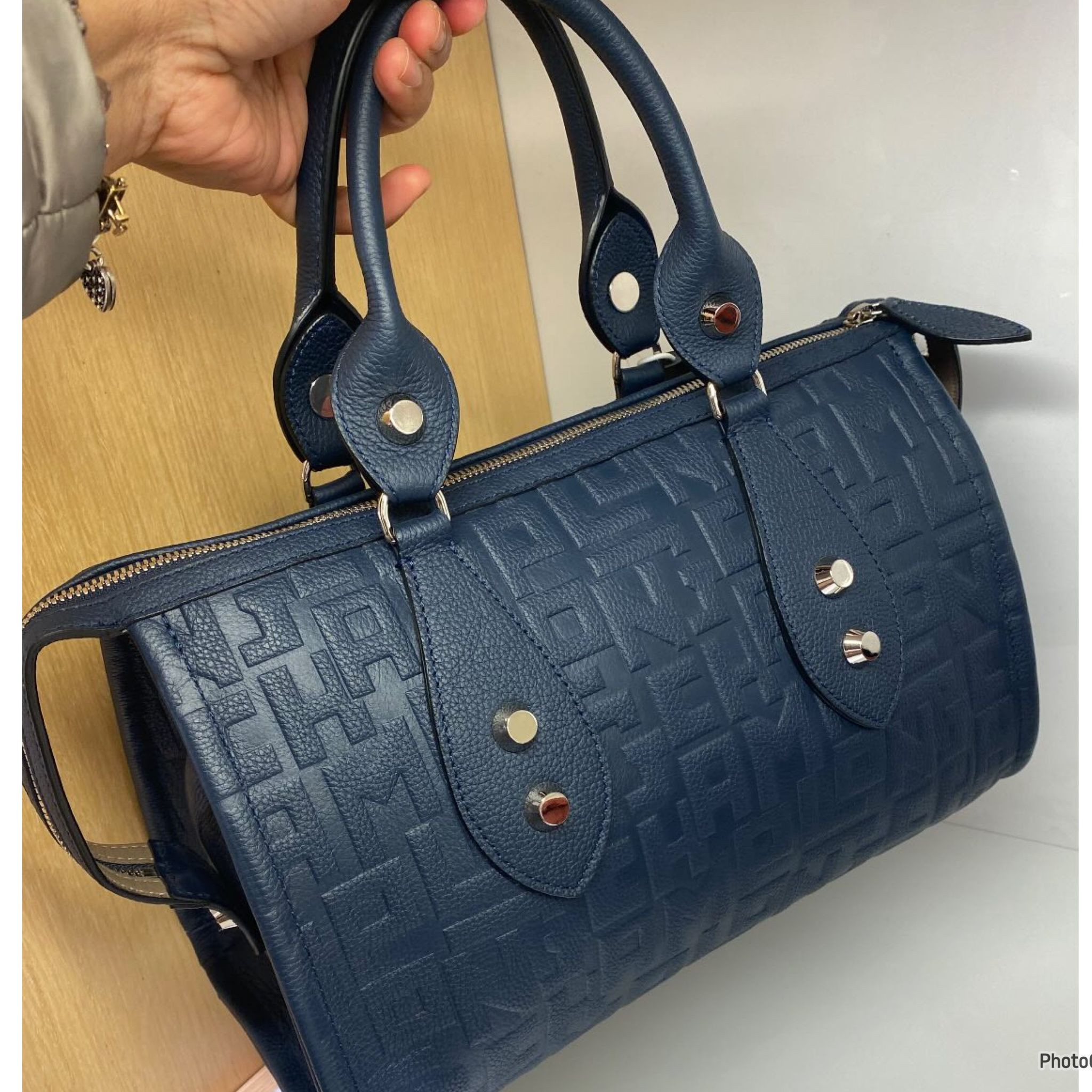 Longchamp La Voyaguese Top Handle - 10064HNG006 / Navy - Medium
