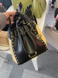 Michael Kors Phoebe Drawstring Grab Bag  - Black - 35S3G8PT90 / Large with long strap