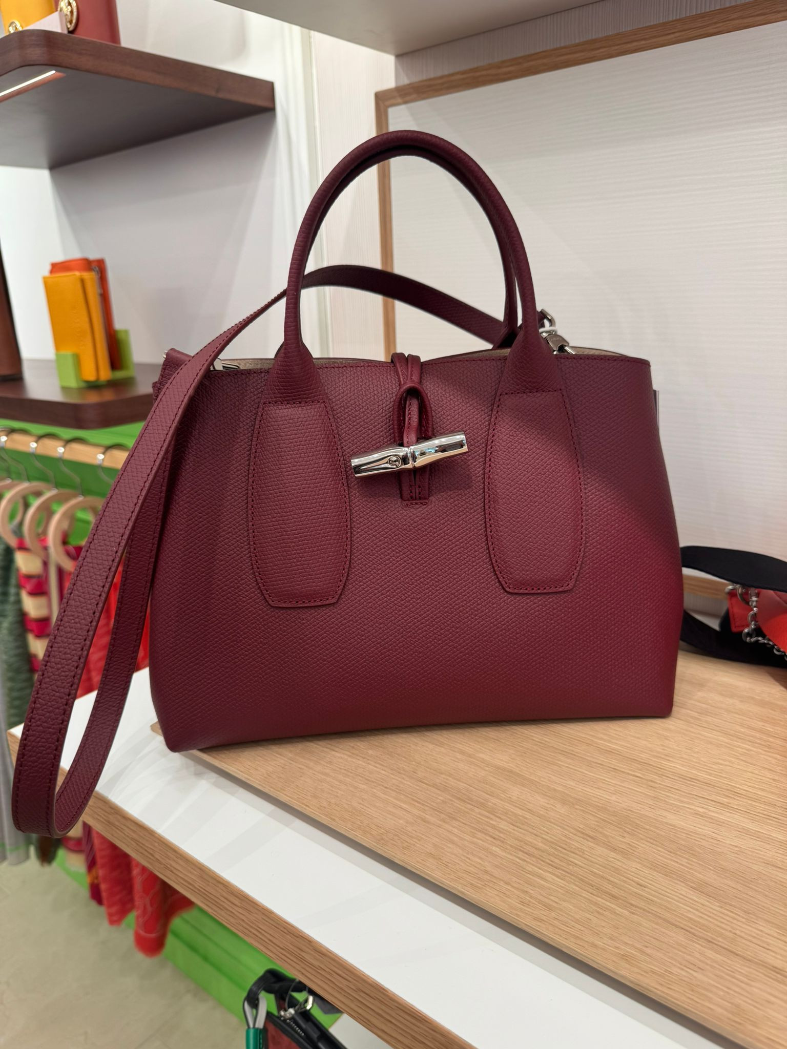 Longchamp Roseau Medium with long strap - Burgundy - 10058HPN261