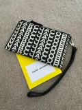 Marc Jacobs Zip Wrislet Wallet - Black/White - S153L03FA22 / 13 x 8 cm