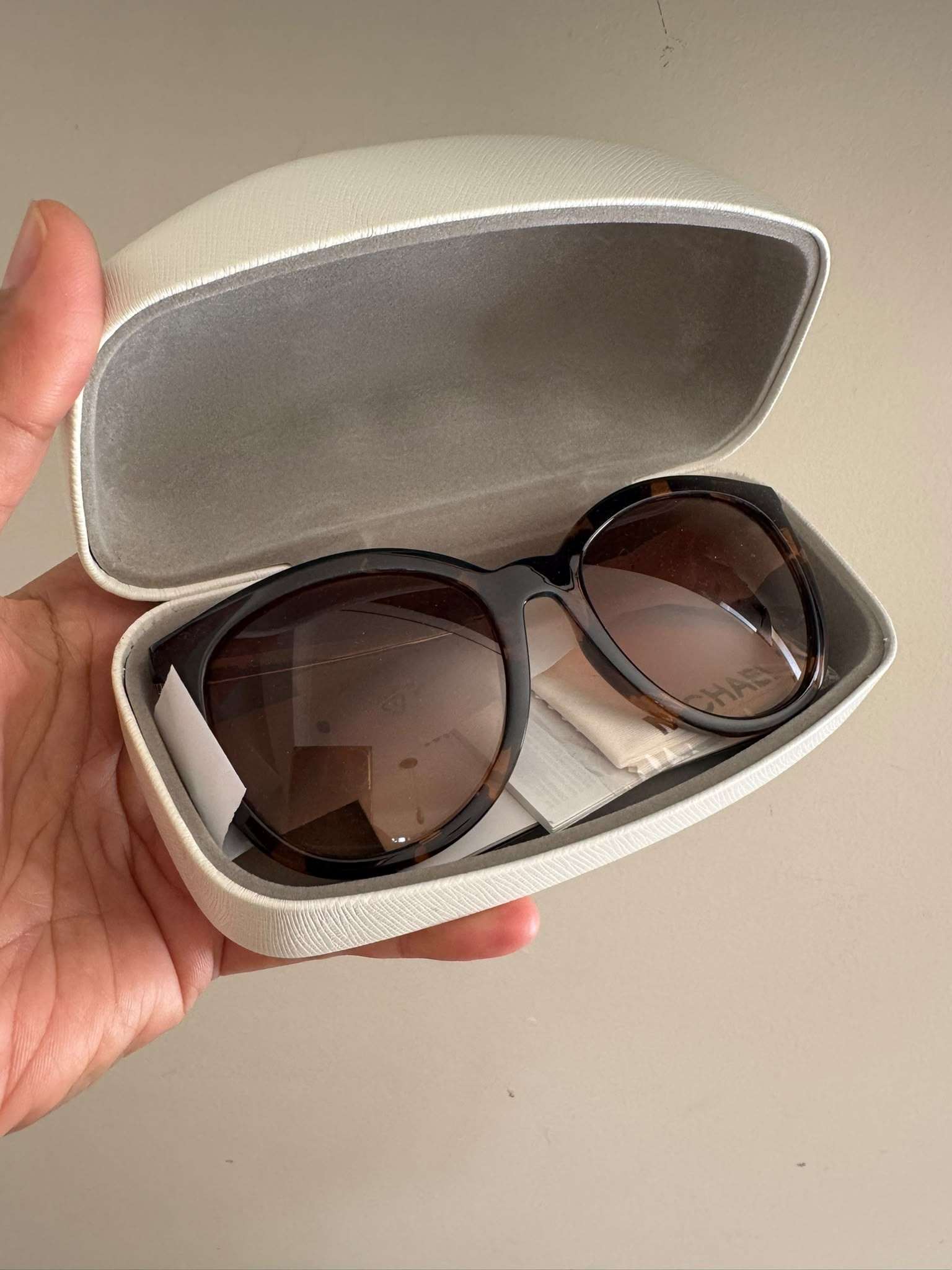 Michael Kors Sunglasses - MK 2208 / San Francisco/Dark Tortoise - 55/19/145