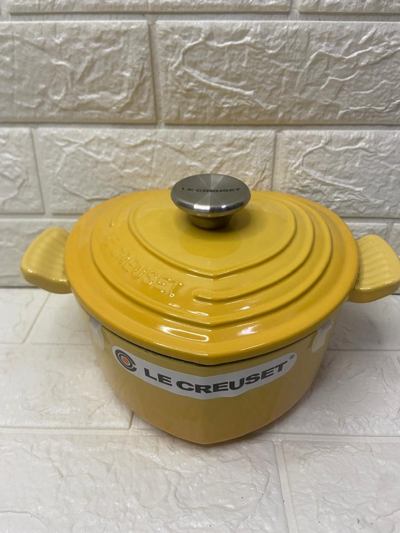 Le Creuset Cast Iron Heart Cocotte - Honey - 20cm