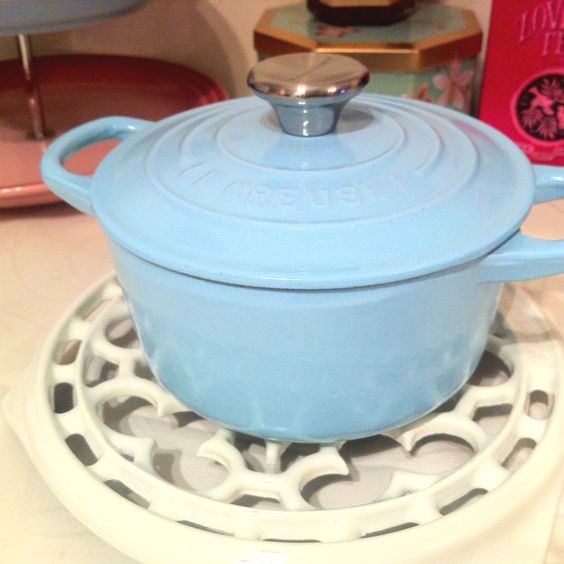 Le Creuset Signature Round Casserole - SATIN BLUE - 14cm