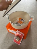 Le Creuset Round Casserole - Meringue - 24 cm (FREE COOPER KNOB)