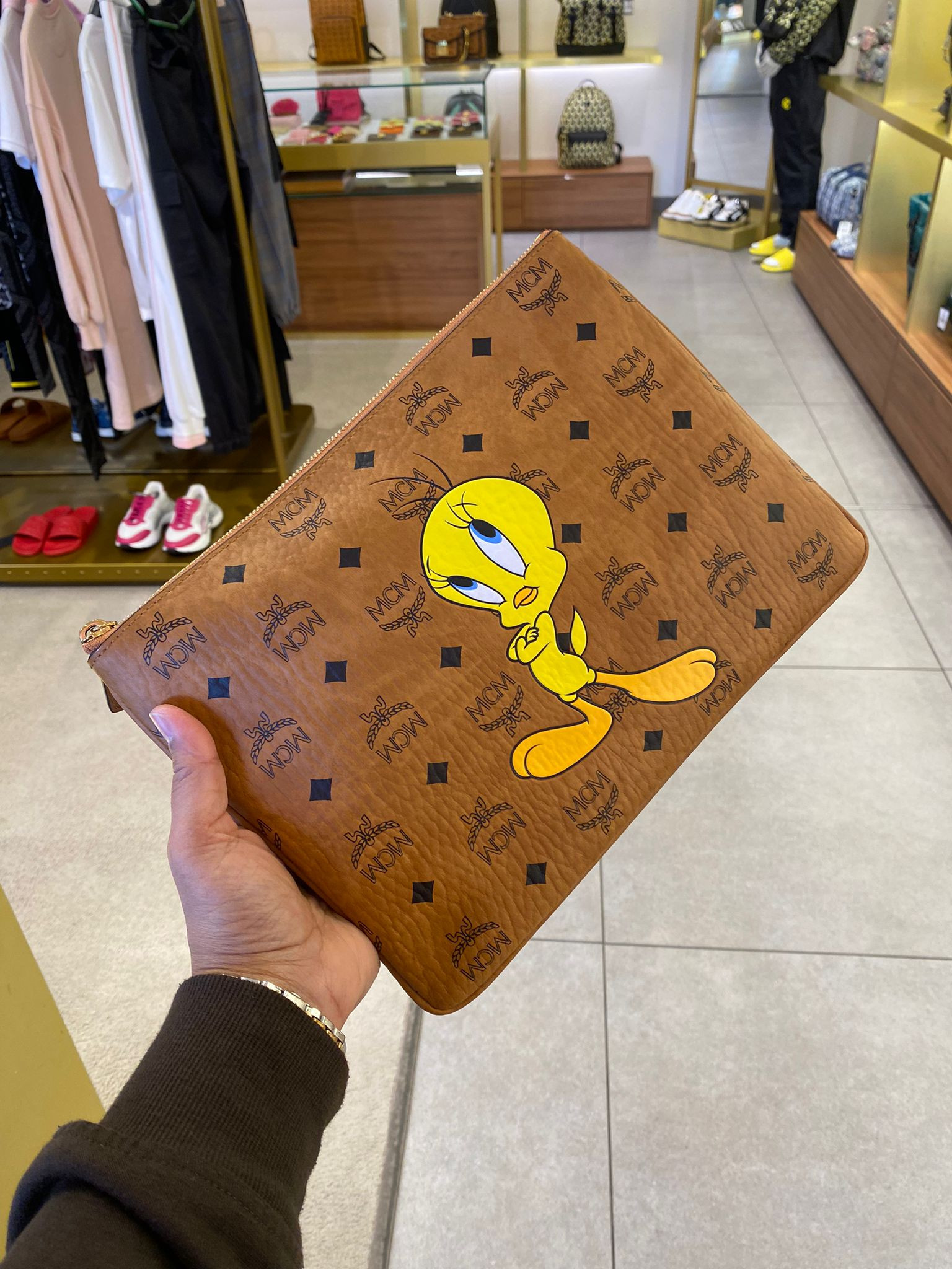 MCM Aren Pouch - Tweety Cognac - One Size