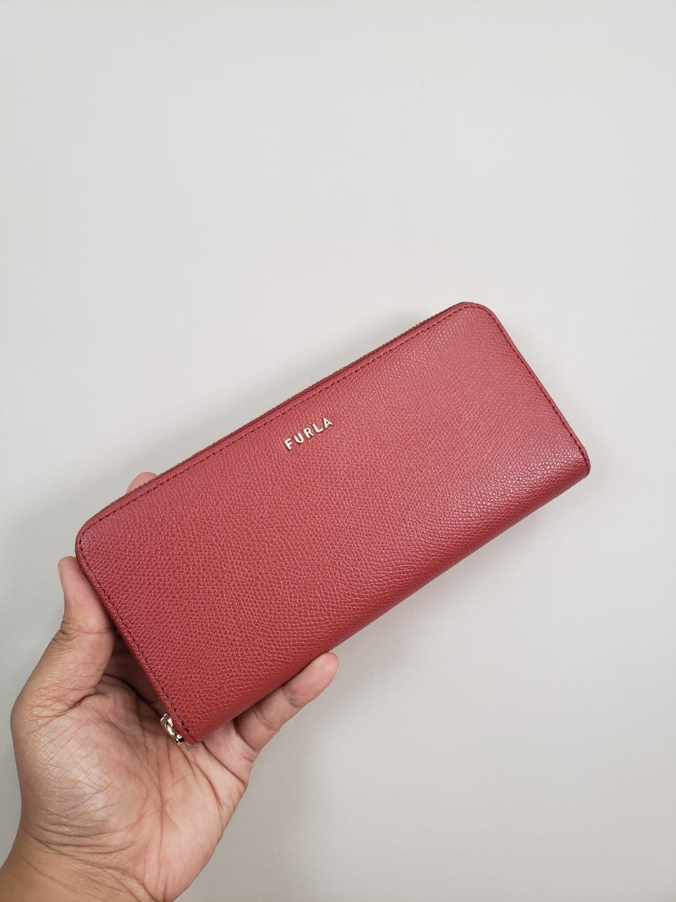 FURLA CLASSIC XL ZIP AROUND - CHILI OIL - SIZE XL 20CMX10CMX3CM