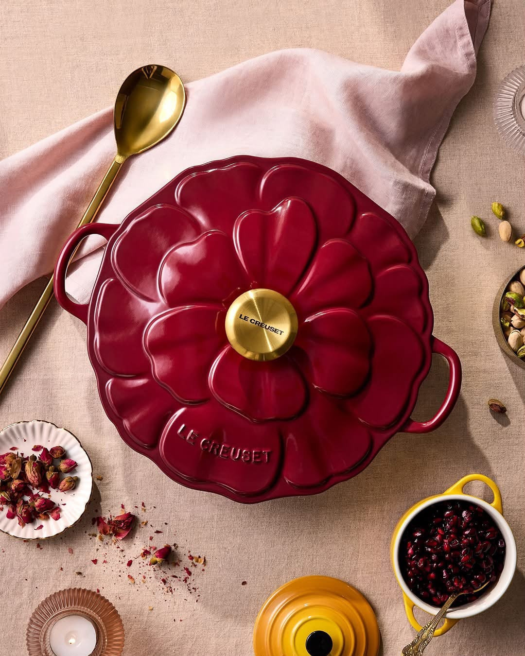 Le Creuset Petal Signature Shallow Casserole - Garnet Red - 26cm