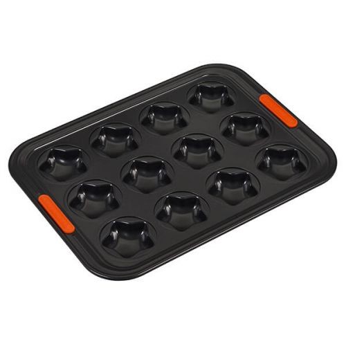 Le Creuset Tray - Black - 12 Cup Star Tray