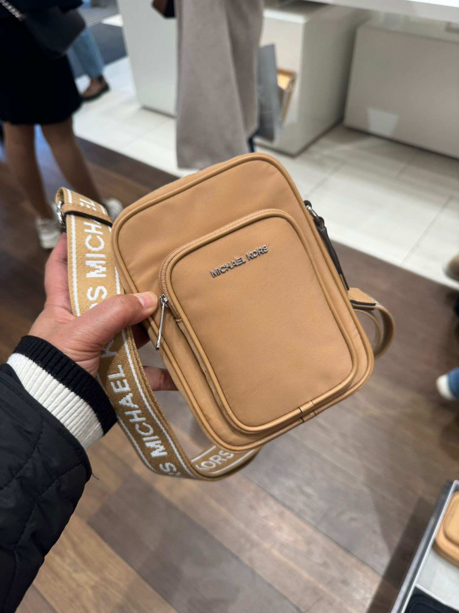 MICHAEL KORS KHAI CROSSBODY - PEANUT / 35T5S5FC5C - 18 X 12.5 X 5 CM