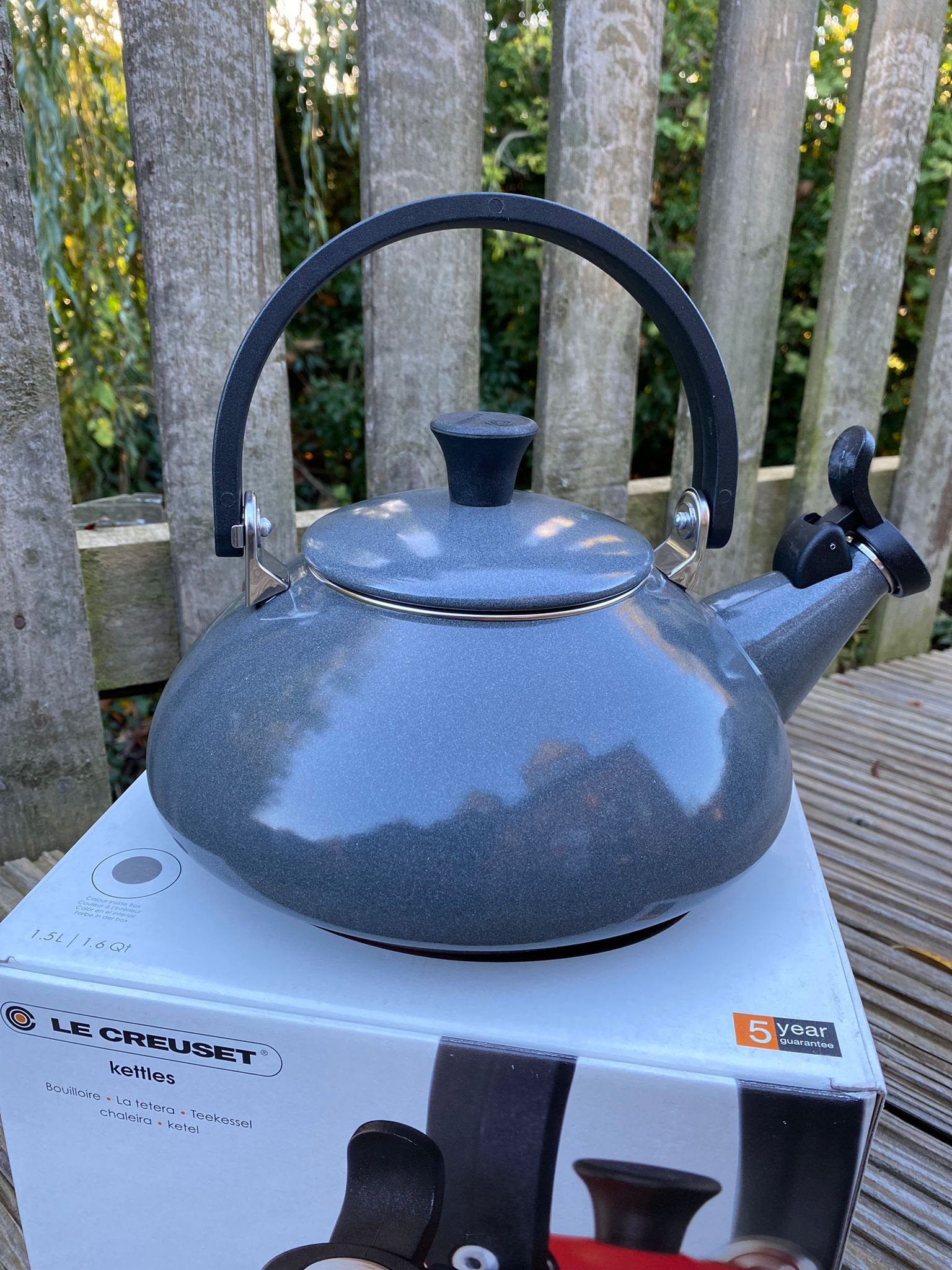 AzuraMart Le Creuset Zen Kettles Grey 1.5 Liter (sample sale)