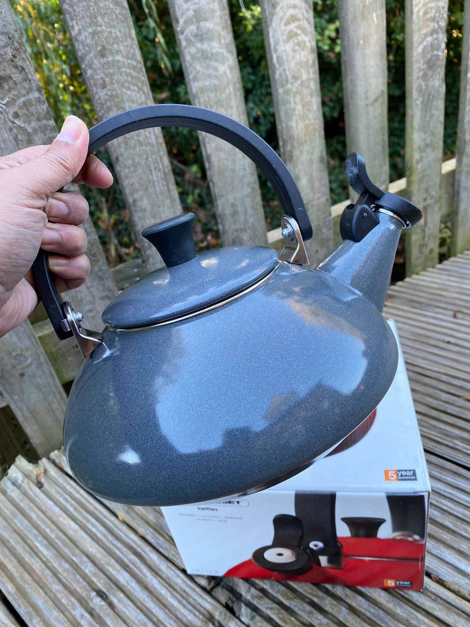AzuraMart Le Creuset Zen Kettles Grey 1.5 Liter (sample sale)
