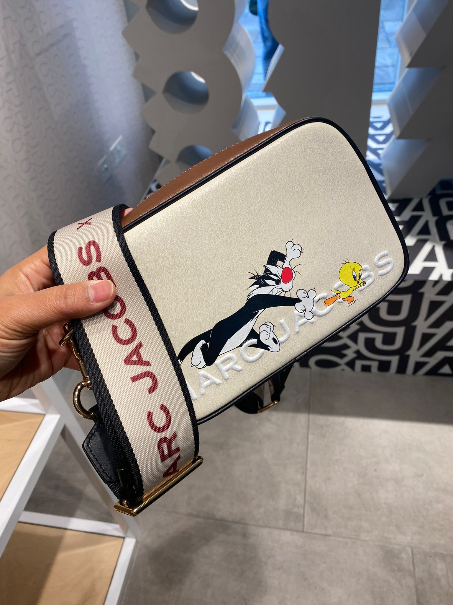 Marc Jacobs Crossbody - Looney Tunes Multi - 4R3HCR033H02 / 20 x 14 x 7 CM